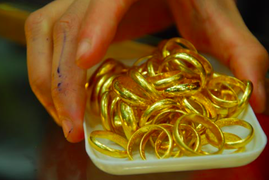 Đóng giả thợ sửa cửa, trộm hơn 3 cây vàng đúng ngày vía Thần Tài